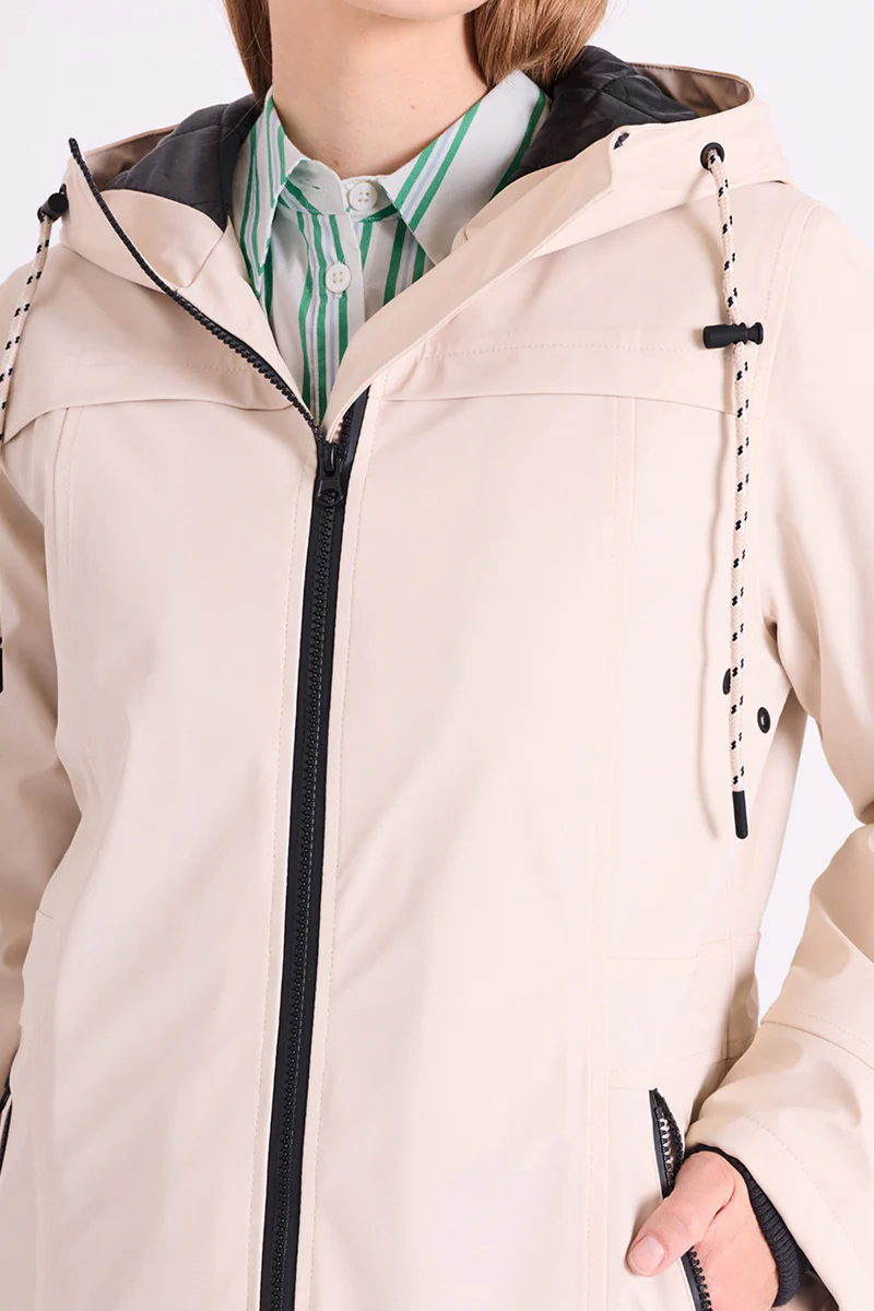 Rain Jacket | Desert Taupe | Regnfrakke fra Freequent - Image 9