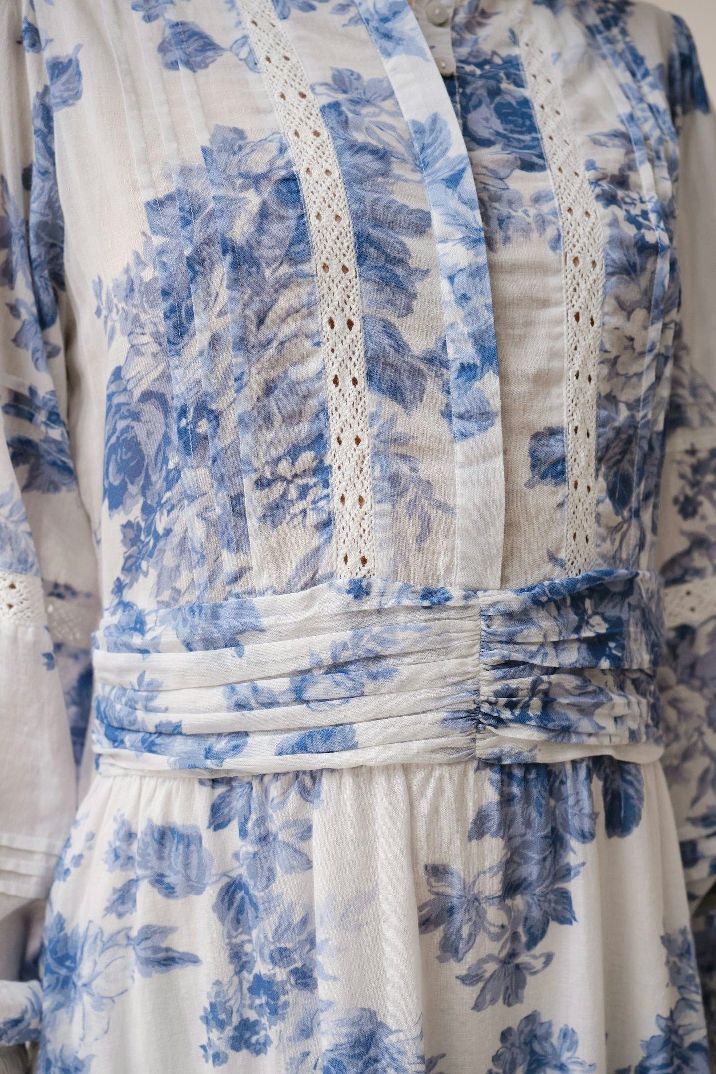 Roberta Flower Flow Dress | Light Blue | Kjole fra Neo Noir - Image 6
