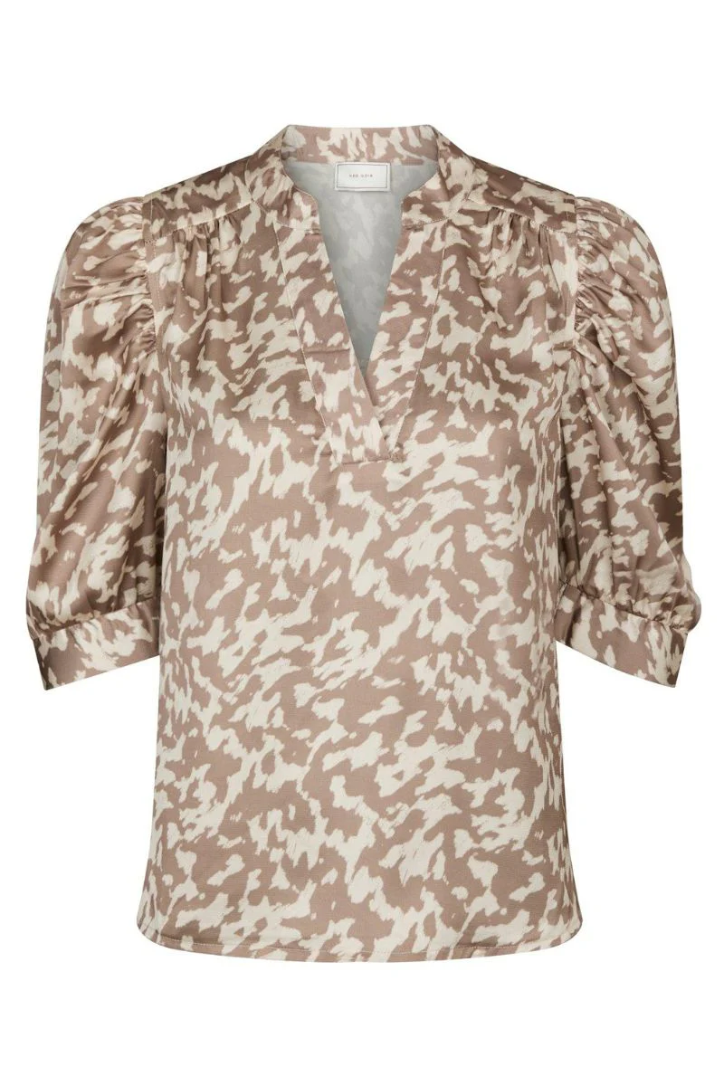 Roella Graphic Fade Blouse | Dark Sand | Bluse fra Neo Noir