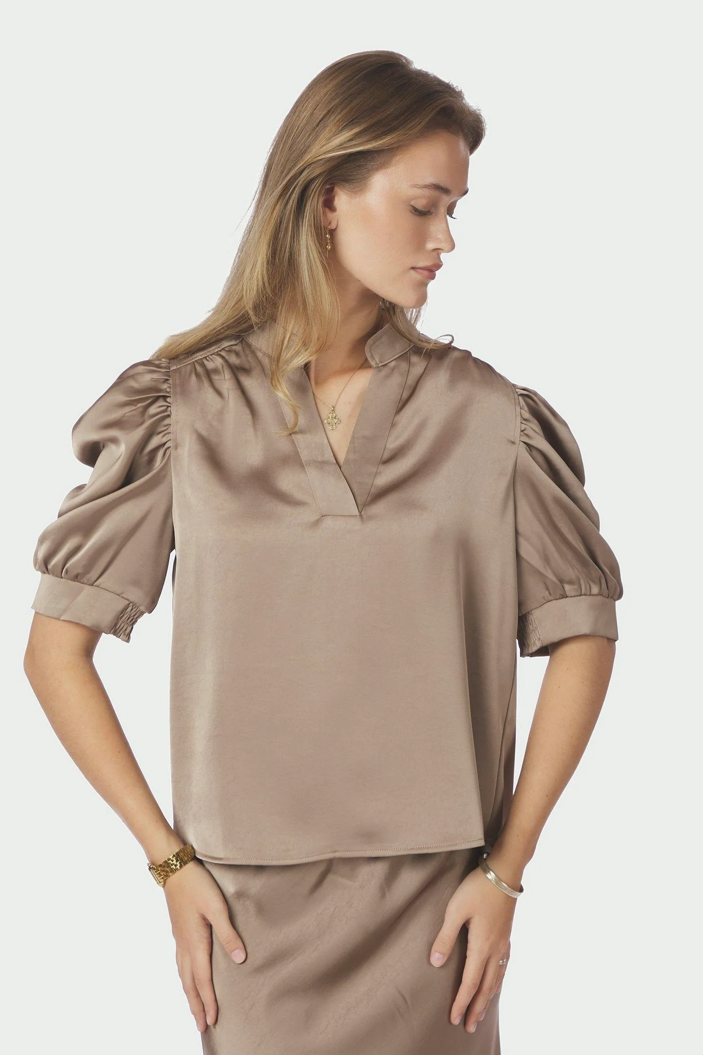 Roella Heavy Sateen Blouse | Dark Taupe | Bluse fra Neo Noir - Image 3
