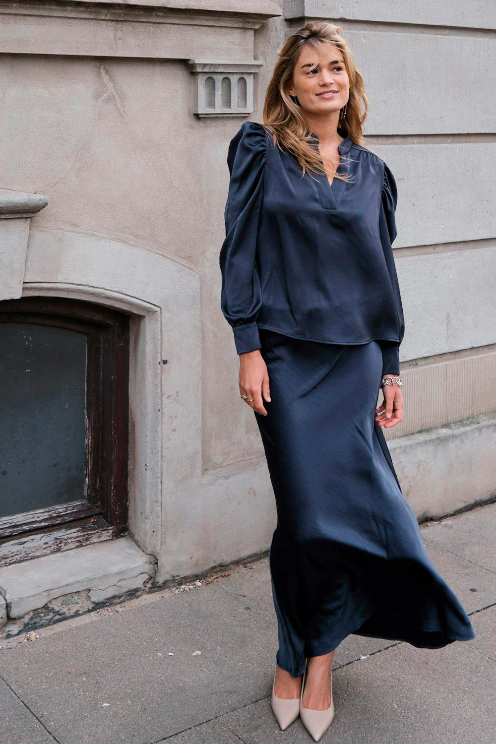 Rosslyn Heavy Sateen Blouse | Midnight Blue | Bluse fra Neo Noir - Image 2