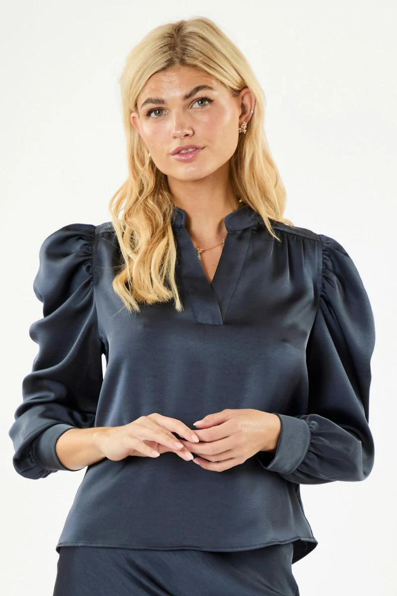 Rosslyn Heavy Sateen Blouse | Midnight Blue | Bluse fra Neo Noir - Image 4