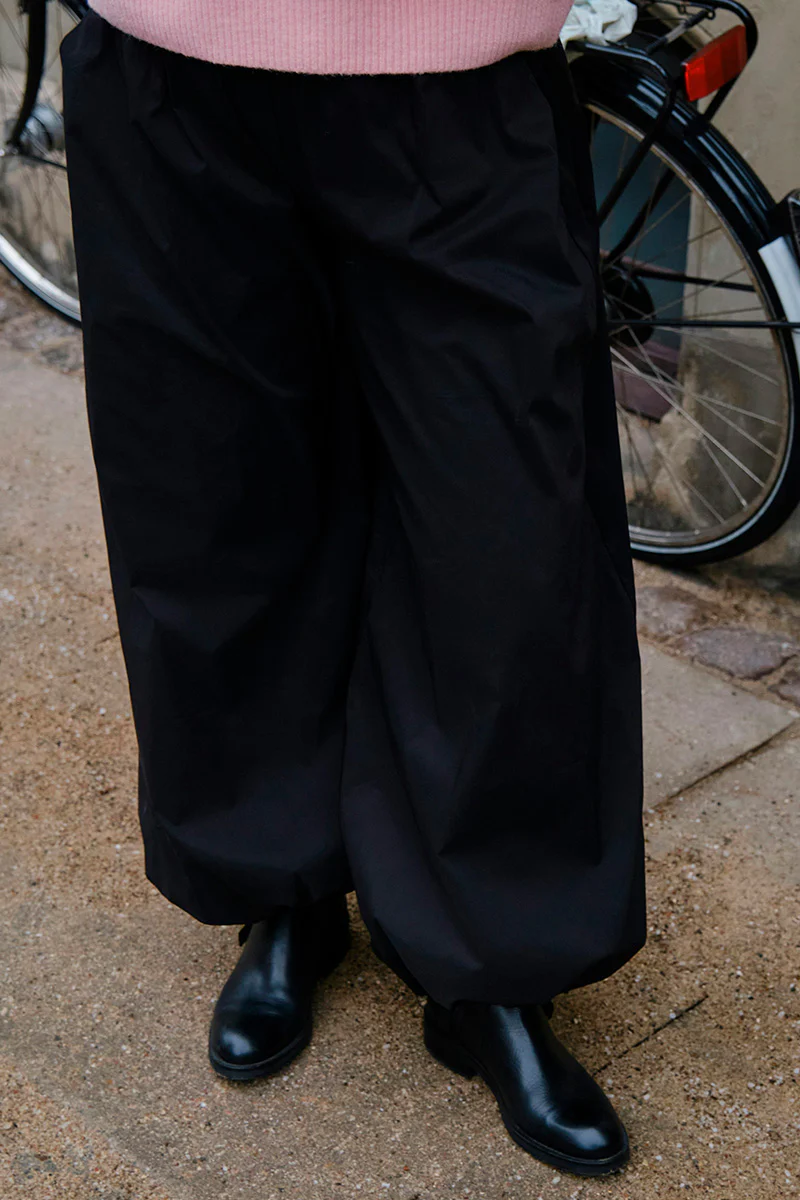 Roxane Balloon Poplin Pants | Black | Bukser fra Neo Noir - Image 9