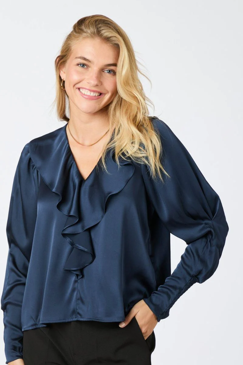 Sandie Sateen Blouse | Navy | Bluse fra Neo Noir - Image 4