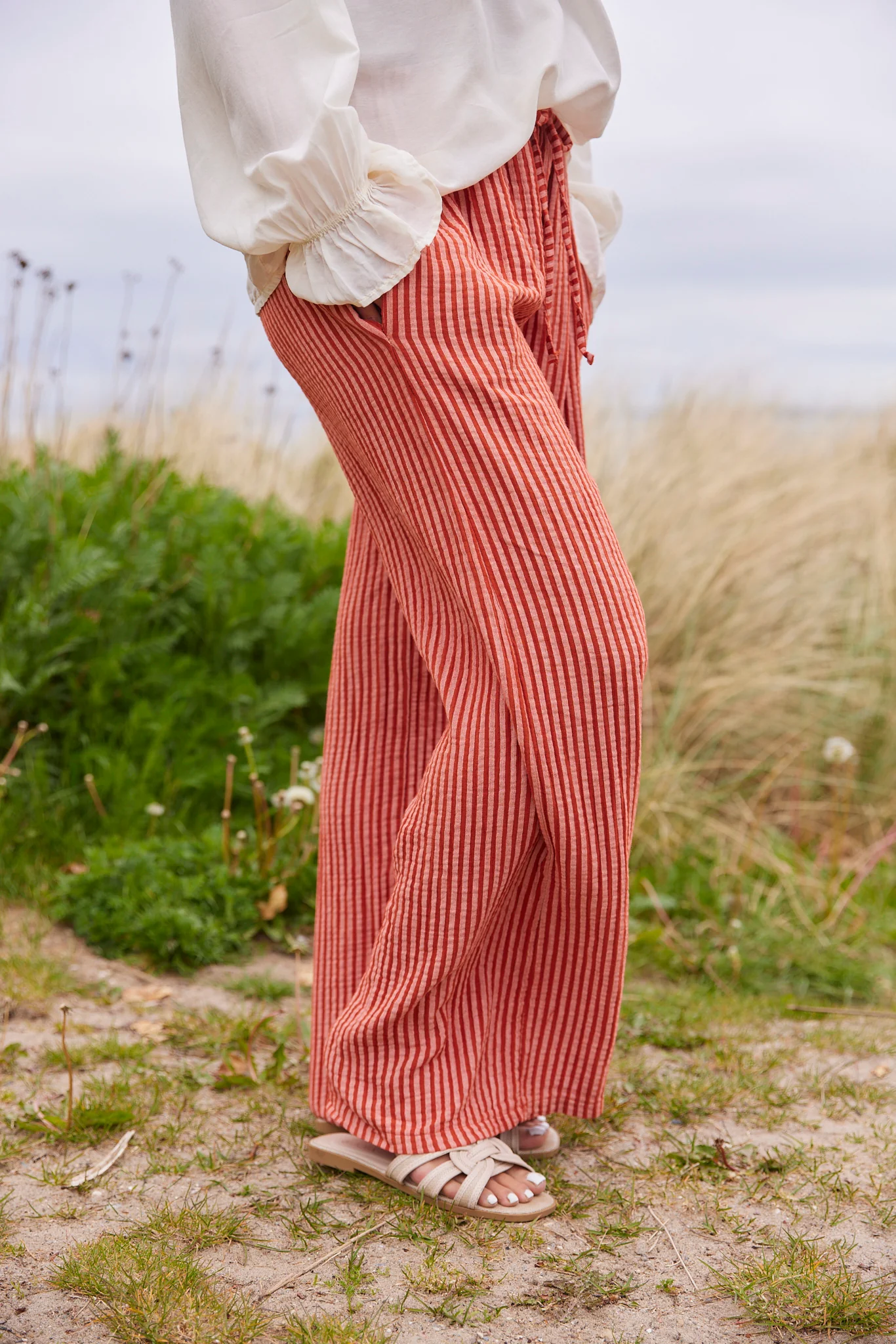 Sandy Stripe Pants | Terracotta | Bukser fra Avery - Image 2