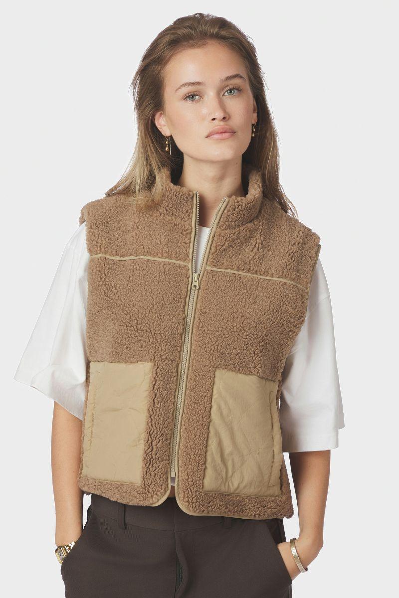 Scout Teddy Waistcoat | Taupe | Vest fra Neo Noir - Image 5