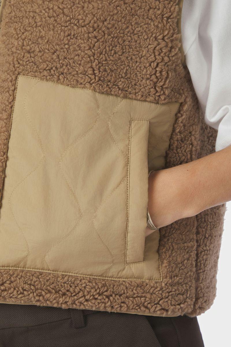 Scout Teddy Waistcoat | Taupe | Vest fra Neo Noir - Image 9