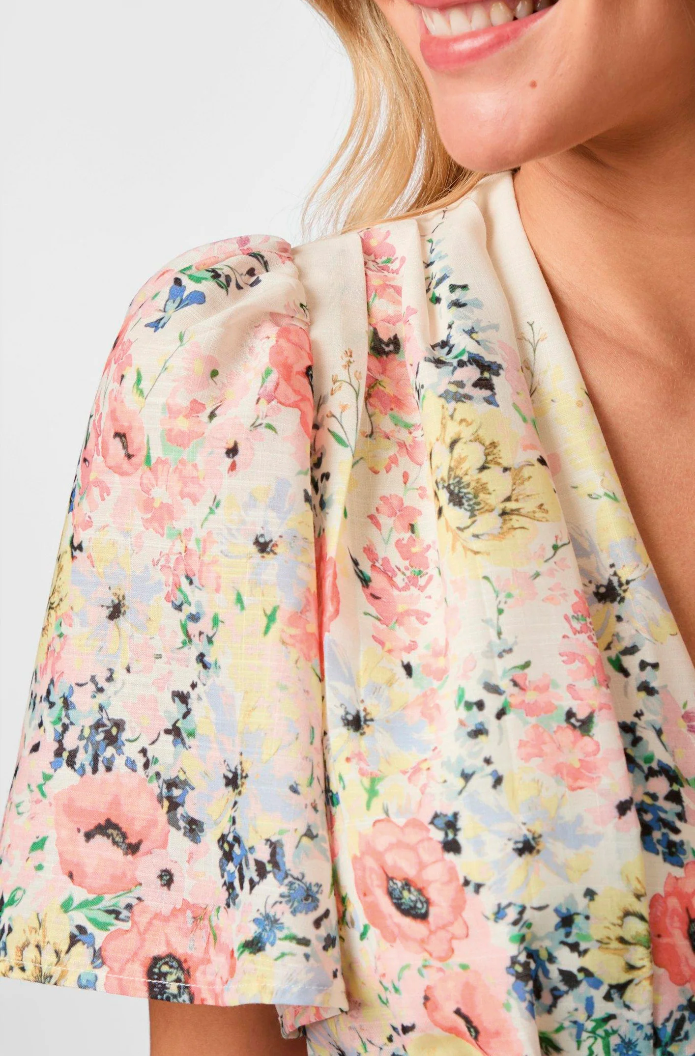 Shena Flower Print Dress | Creme | Kjole fra Neo Noir - Image 6