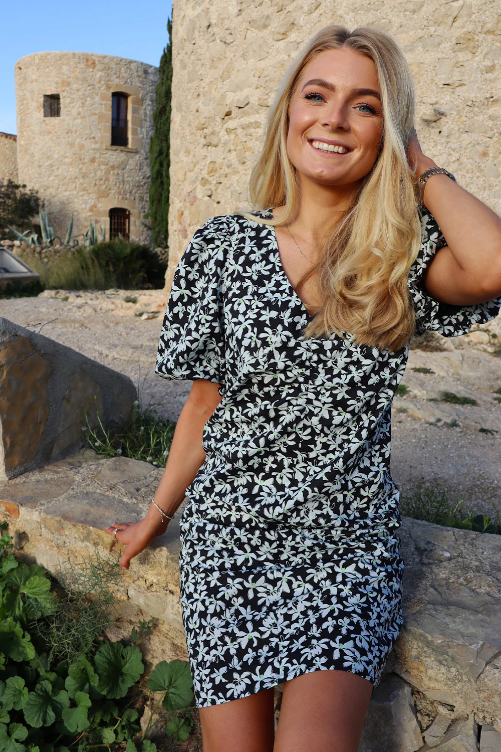 Siona V Neck Dress | Black Flower | Kjole fra Liberté