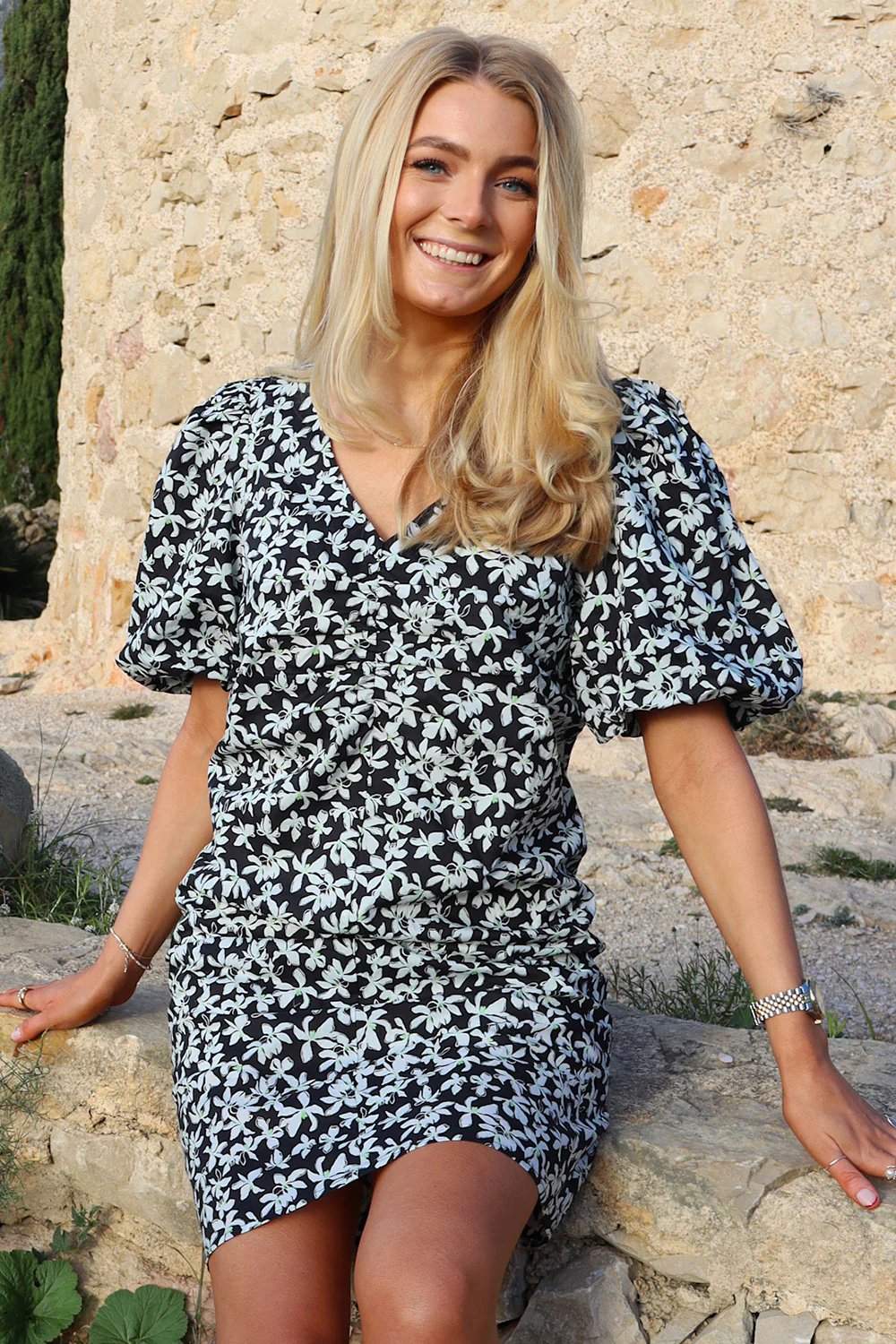 Siona V Neck Dress | Black Flower | Kjole fra Liberté - Image 2