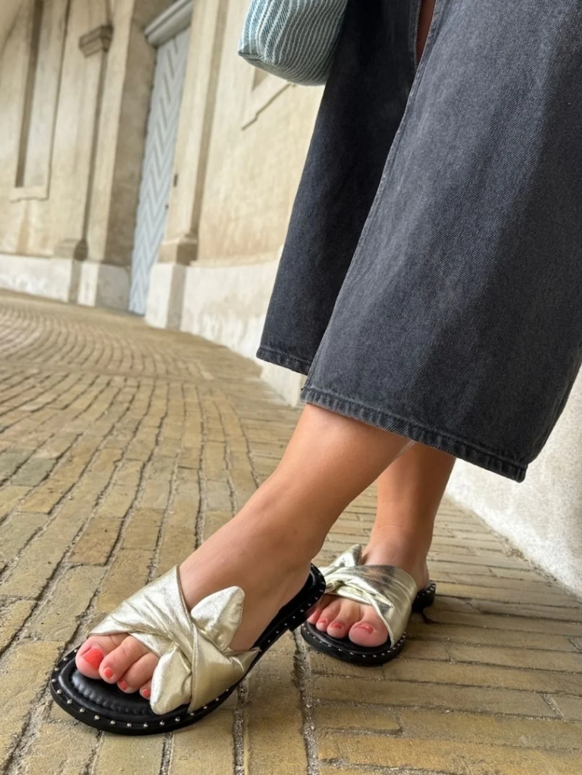 Spring Vibes Slippers | Gold | Slippers fra Copenhagen Shoes - Image 2