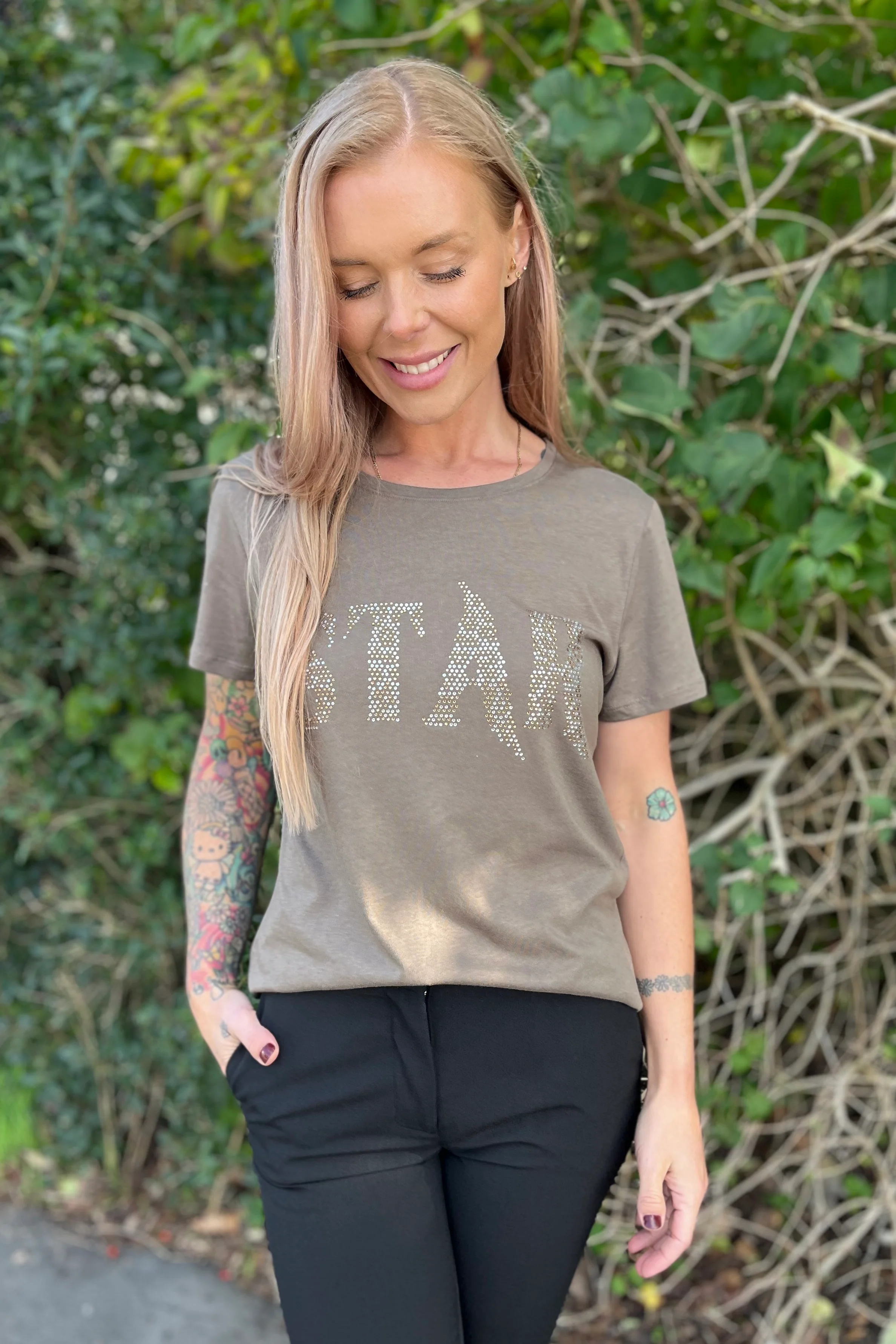 Star Tee 203703 | Morel | T-Shirt fra Freequent - Image 8