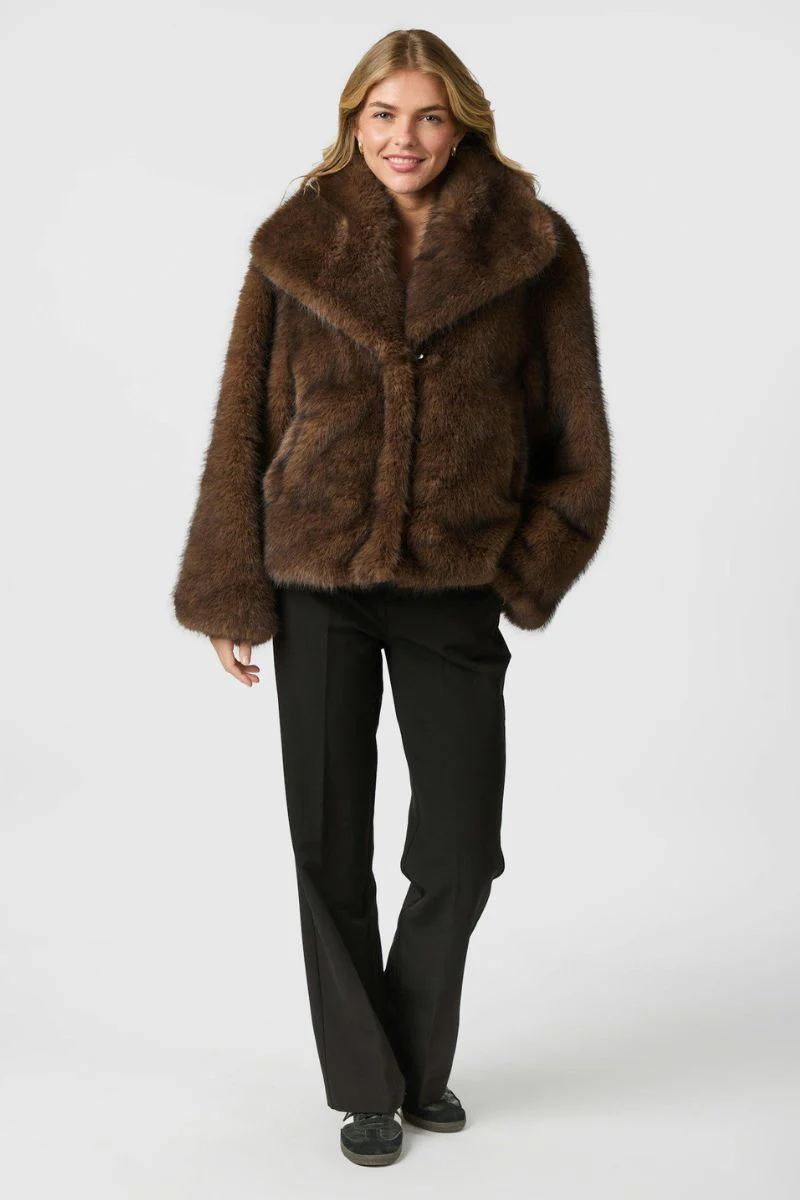 Stephanie Faux Fur Jacket | Brown | Jakke fra Neo Noir - Image 8