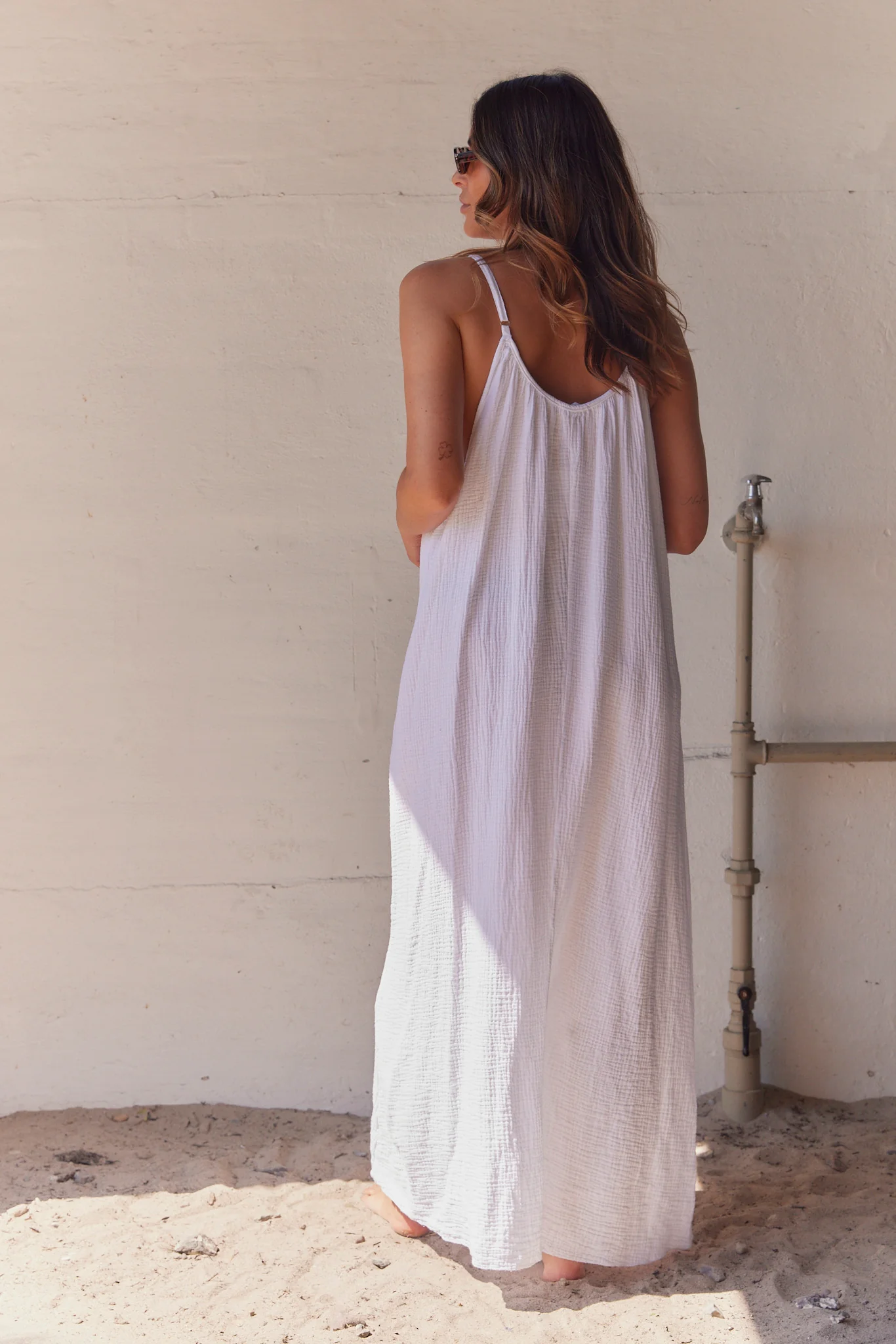 Sasmé Strap Dress | White | Kjole fra Atelier C - Image 2