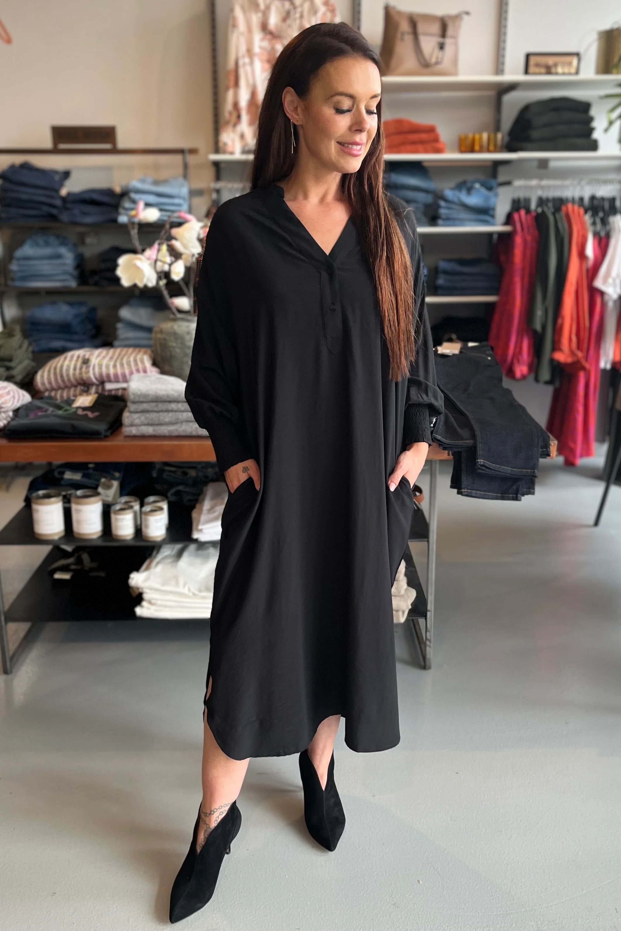 Sunrise Smock Tunic Dress | Black | Kjole fra Co'couture - Image 5