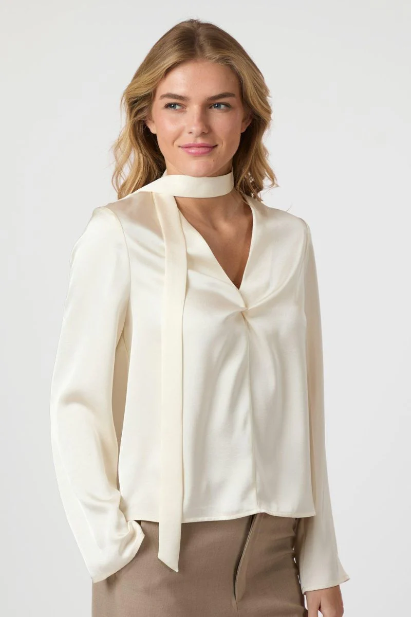 Susanna Heavy Sateen Blouse | Pearl | Bluse fra Neo Noir