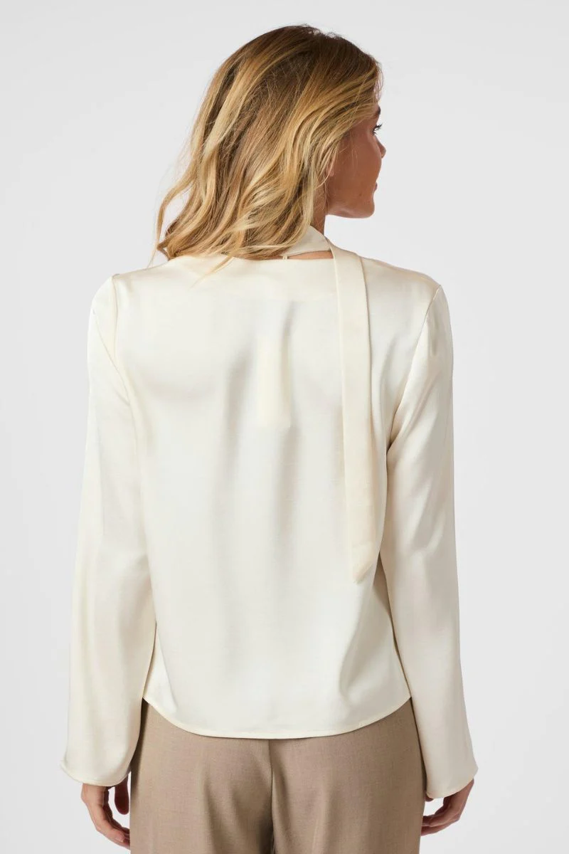 Susanna Heavy Sateen Blouse | Pearl | Bluse fra Neo Noir - Image 5