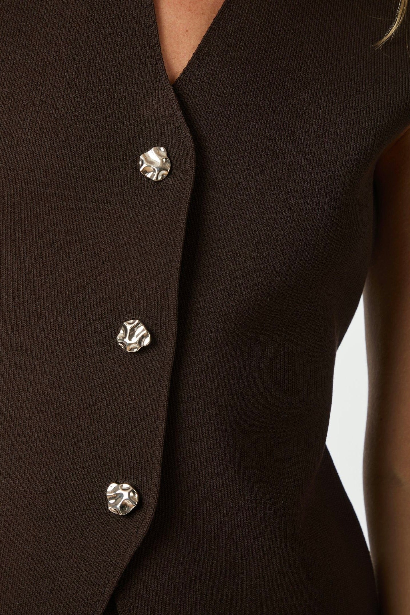 Sway Smooth Knit Waistcoat | Dark Brown | Strik fra Neo Noir - Image 8