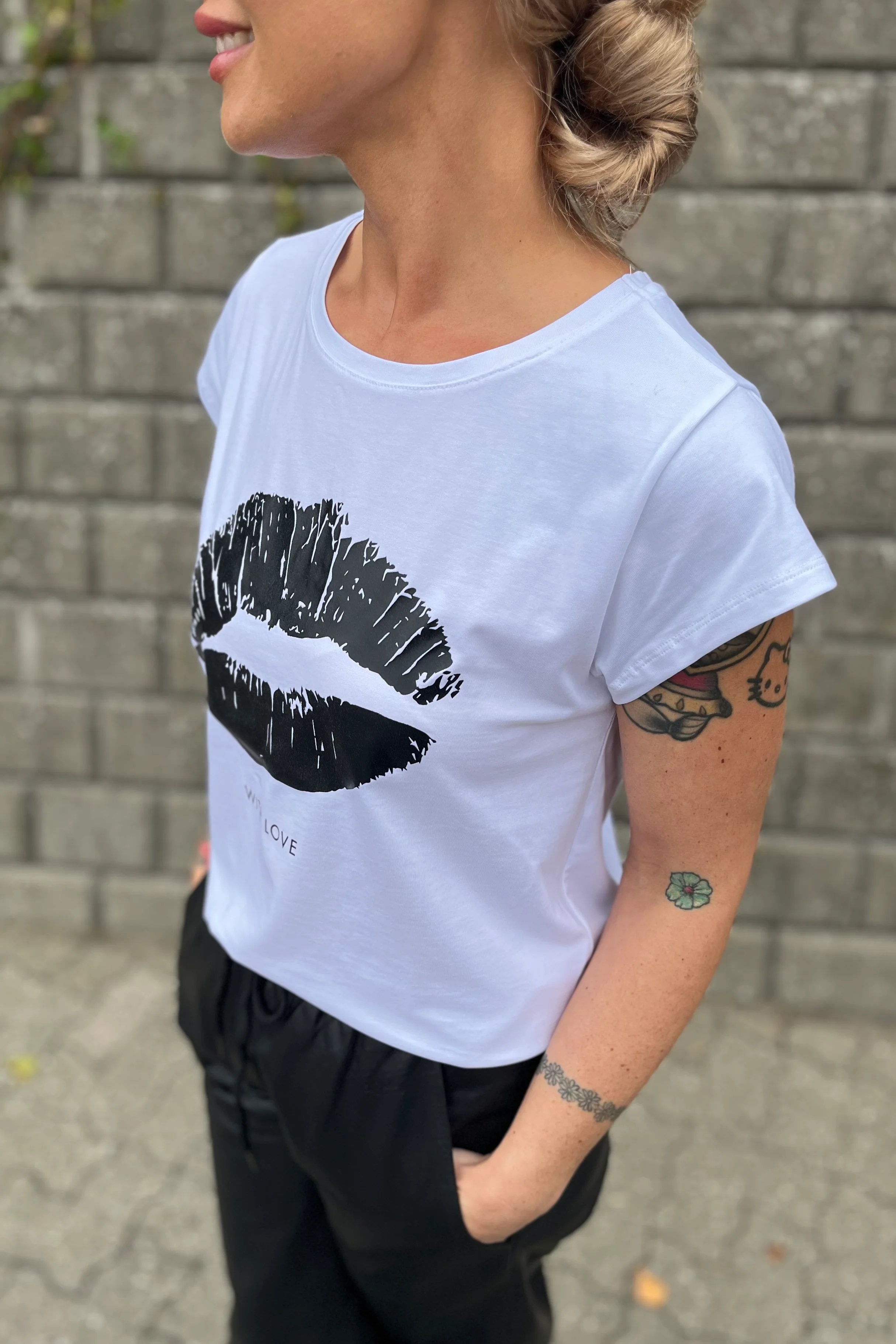 The Kiss Tee | White Black | T-Shirt fra Co'couture - Image 6