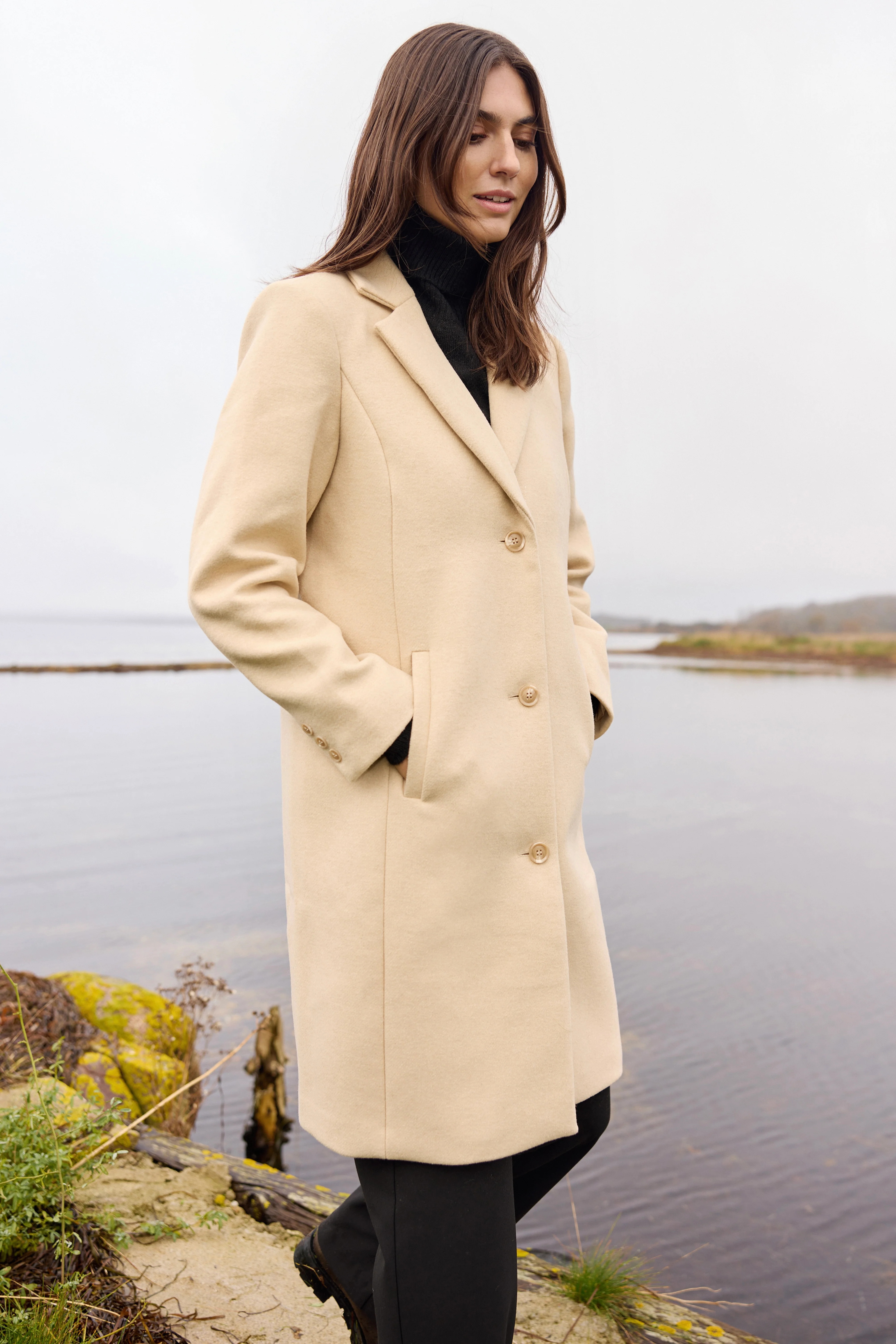 Theo Wool Coat | Sand | Frakke fra French Laundry - Image 5