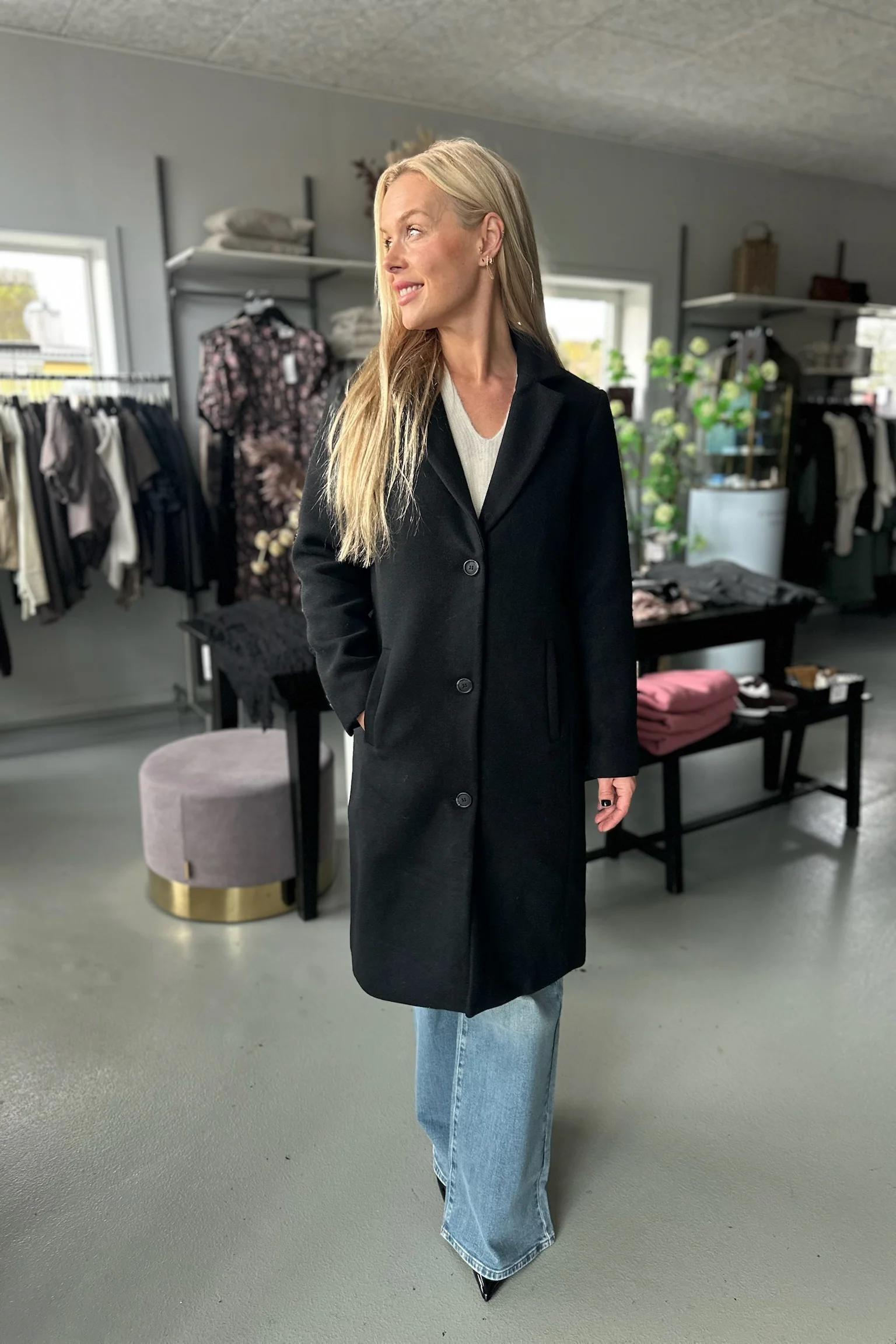 Theo Wool Coat | Sort | Frakke fra French Laundry - Image 5