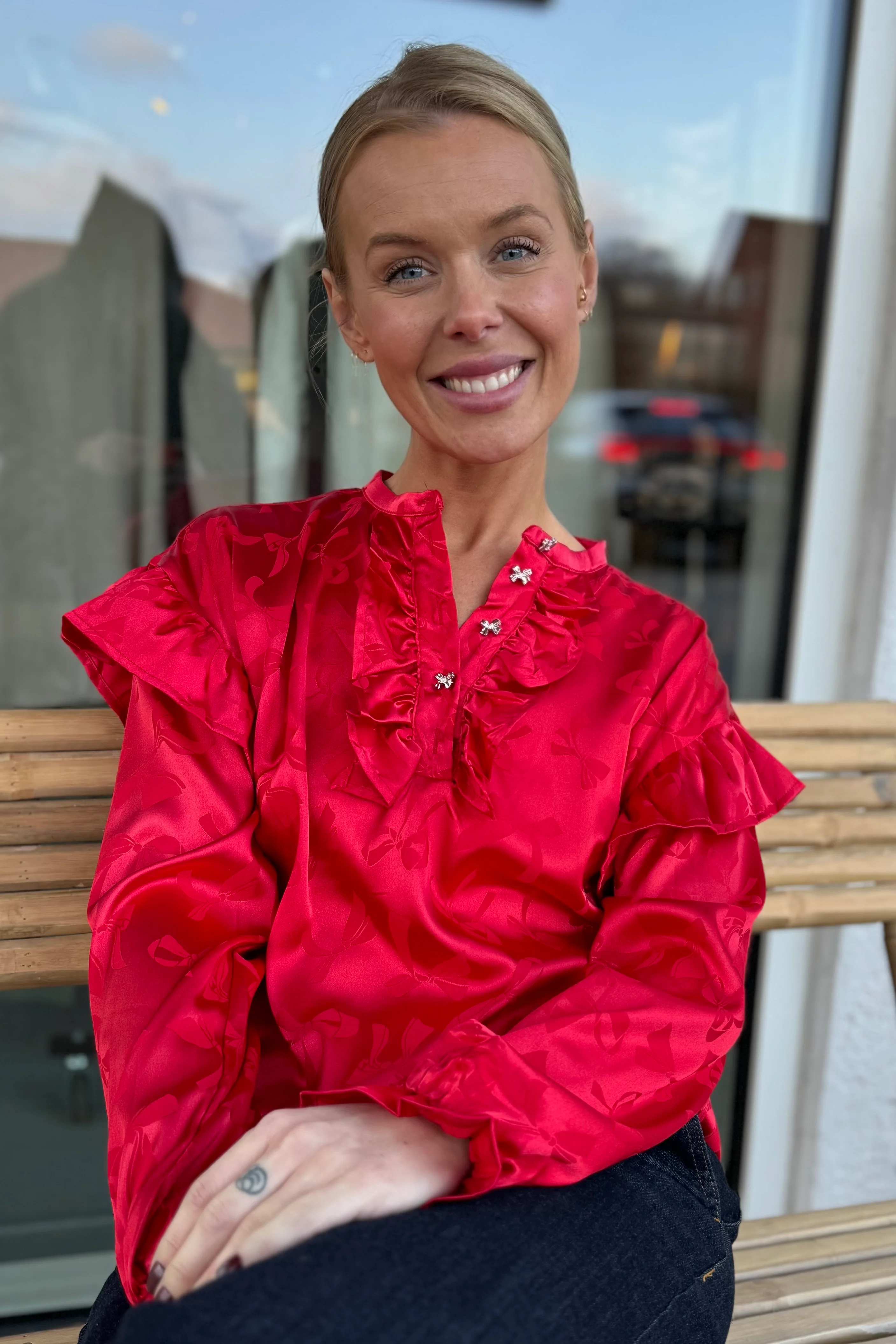Tia Ls Frill Blouse | Red Bow | Bluse fra Liberté - Image 3