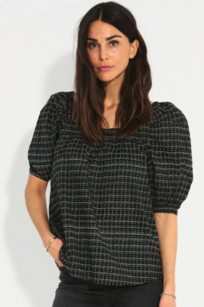 Tiia-Blouse | Black w. Off-white | Bluse fra Freequent - Image 2