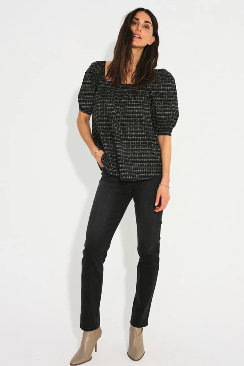 Tiia-Blouse | Black w. Off-white | Bluse fra Freequent - Image 4