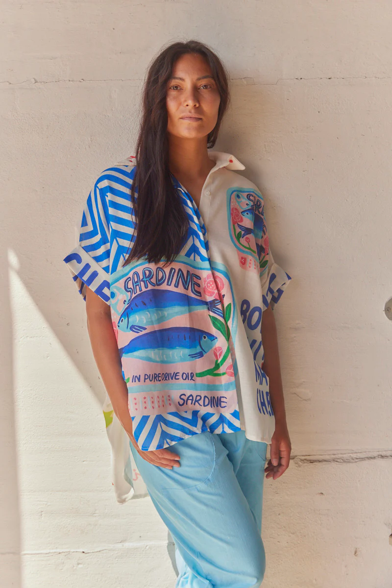 Trois truites SS shirt | Blue | Skjorte fra Atelier C - Image 5