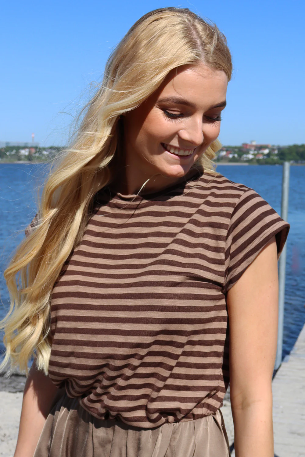 Ulla Stripe Tshirt | Brown Light Brown Stripe | T-Shirt fra Liberté - Image 3