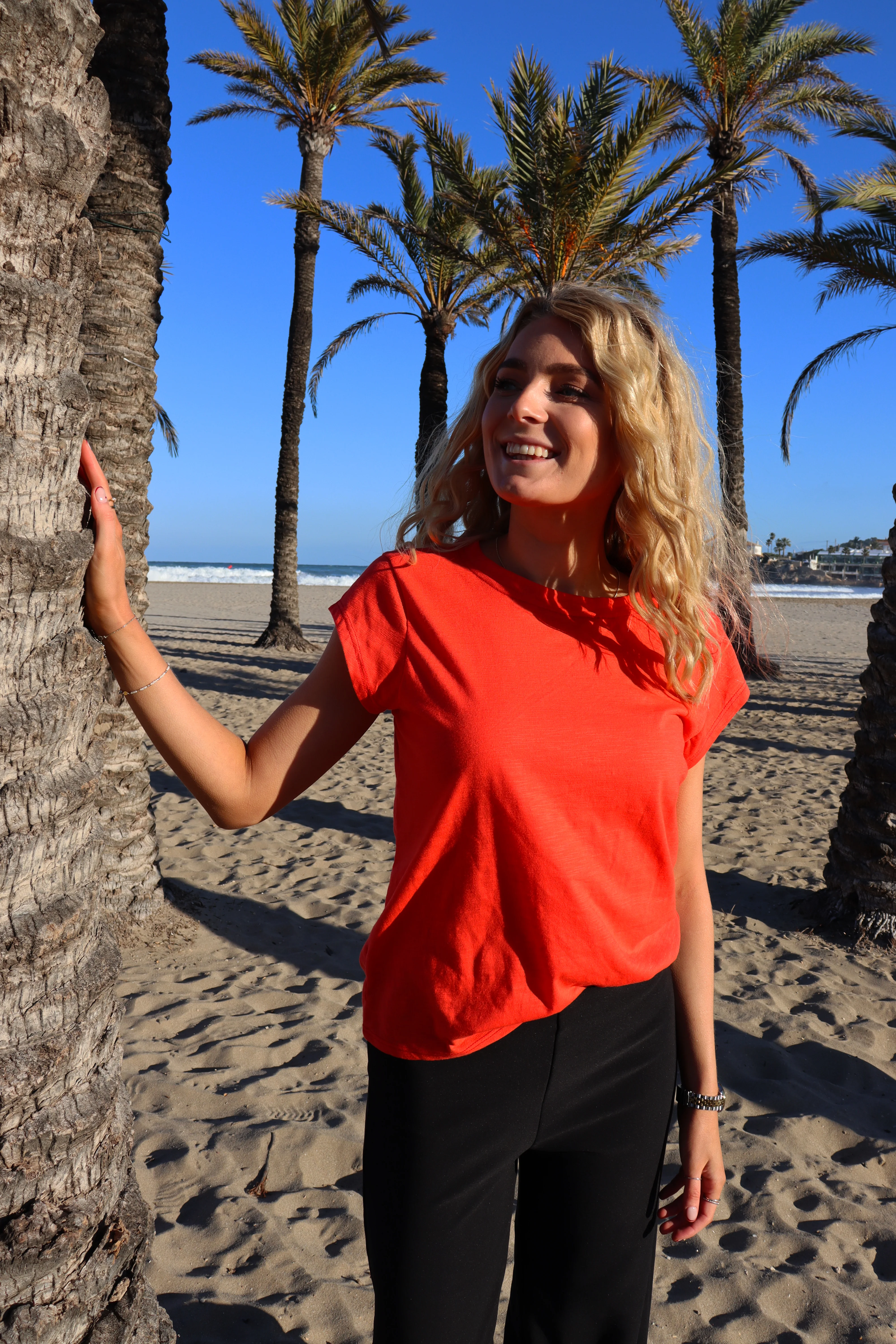 Ulla Tshirt | Coral | Bluse fra Liberté - Image 3