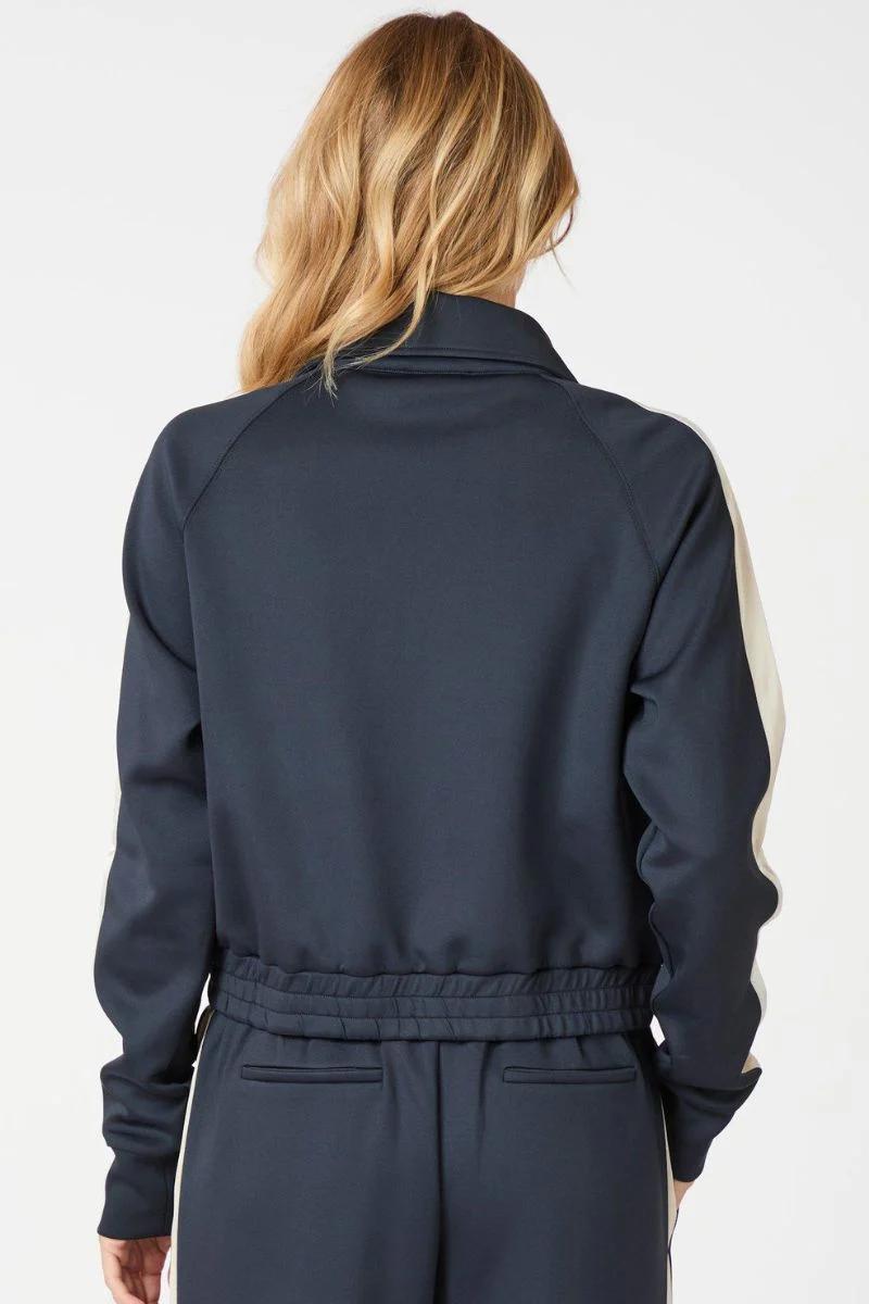 Vera Track Suit Blouse | Navy | Bluse fra Neo Noir - Image 9