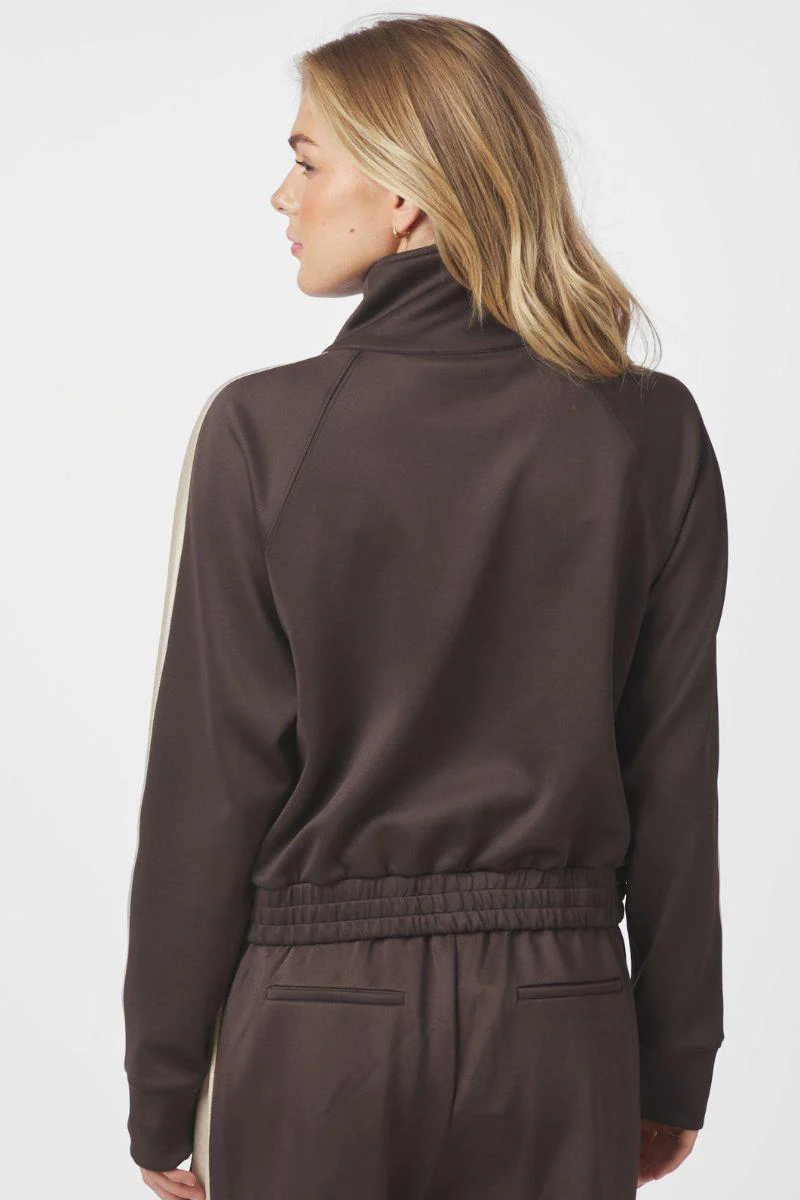 Vera Track Suit Blouse | Dark Brown | Bluse fra Neo Noir - Image 8