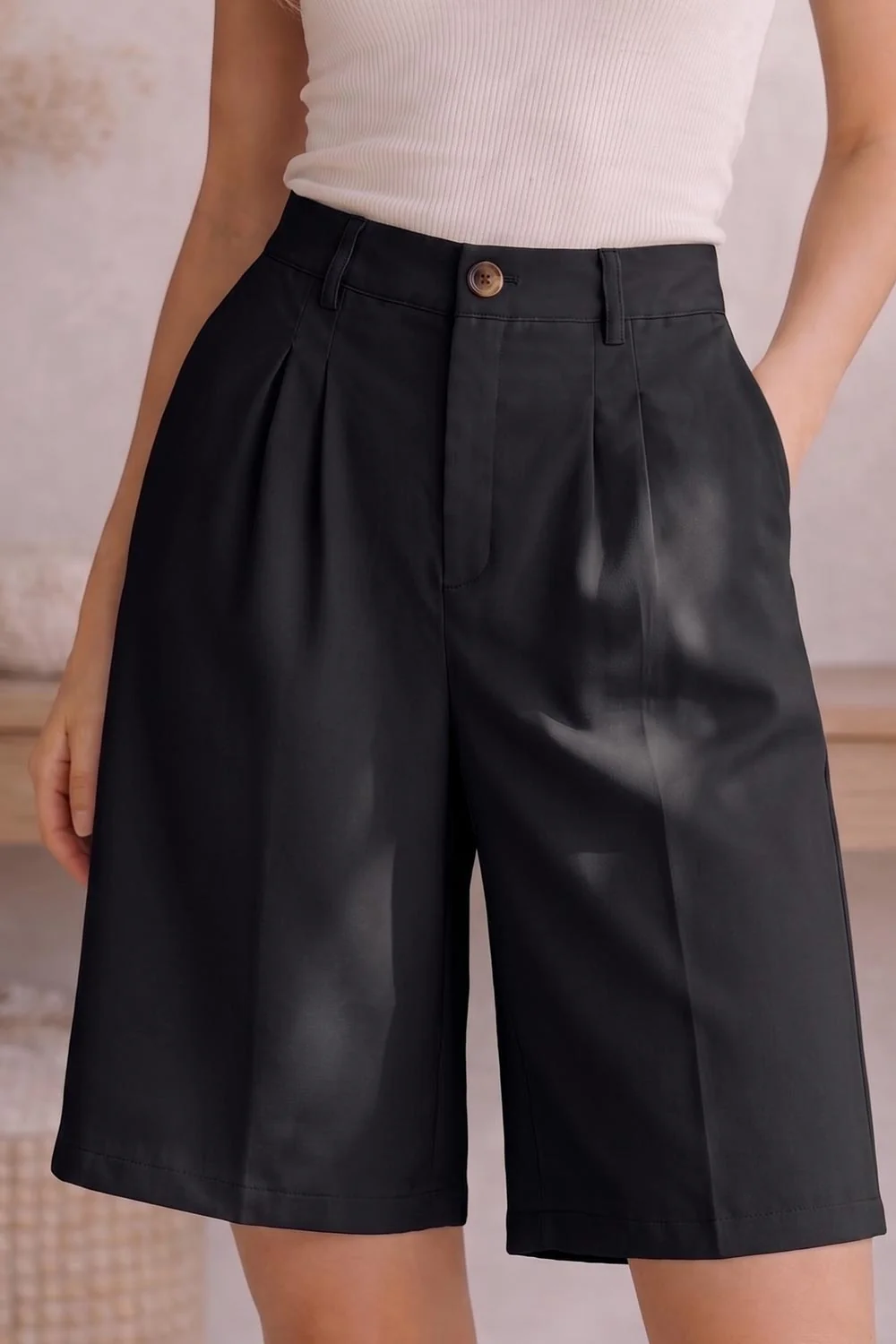 Vivi Bermuda Shorts | Black - Image 2
