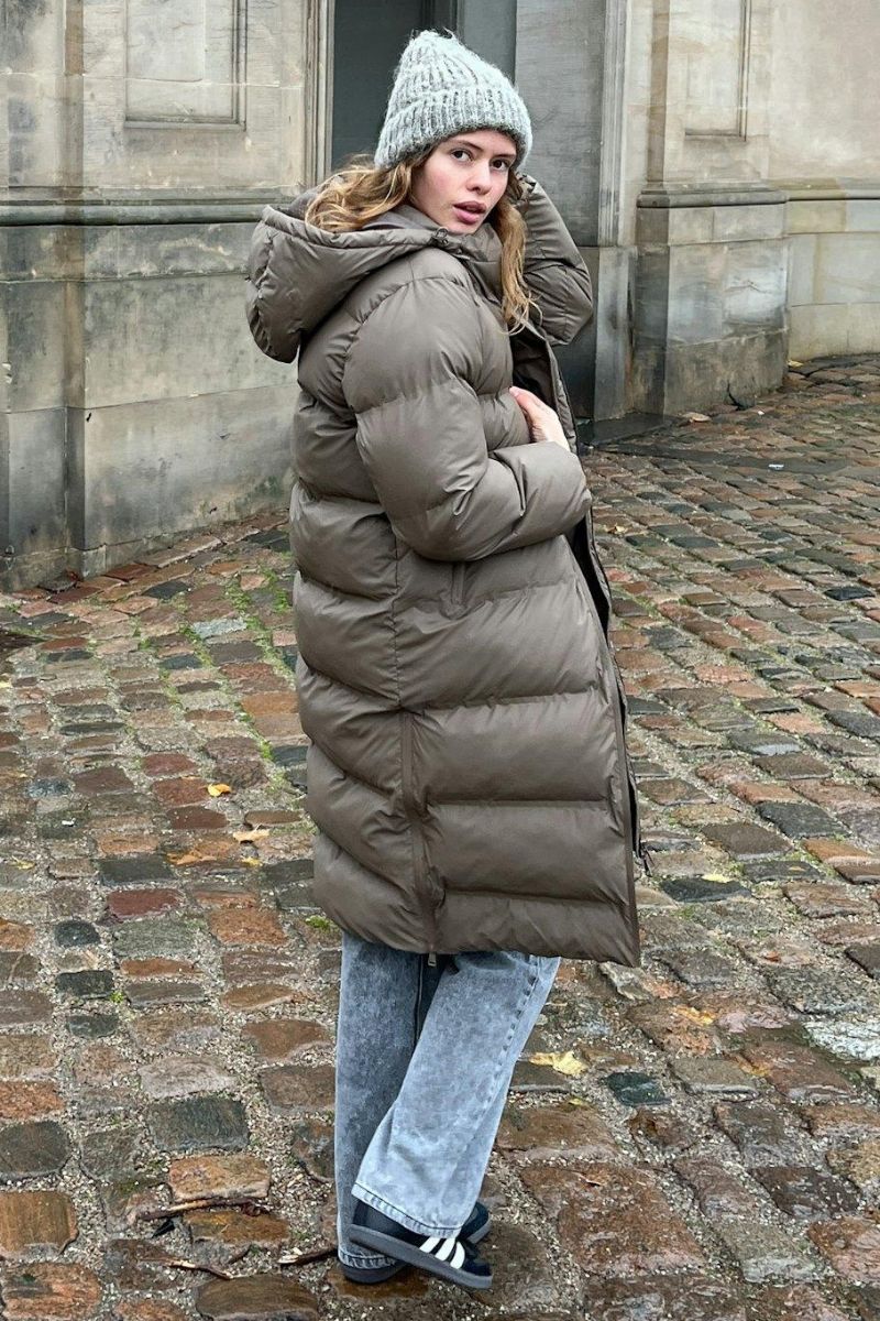 Viviana C Puffer Jacket | Dark Taupe | Jakke fra Neo Noir - Image 2