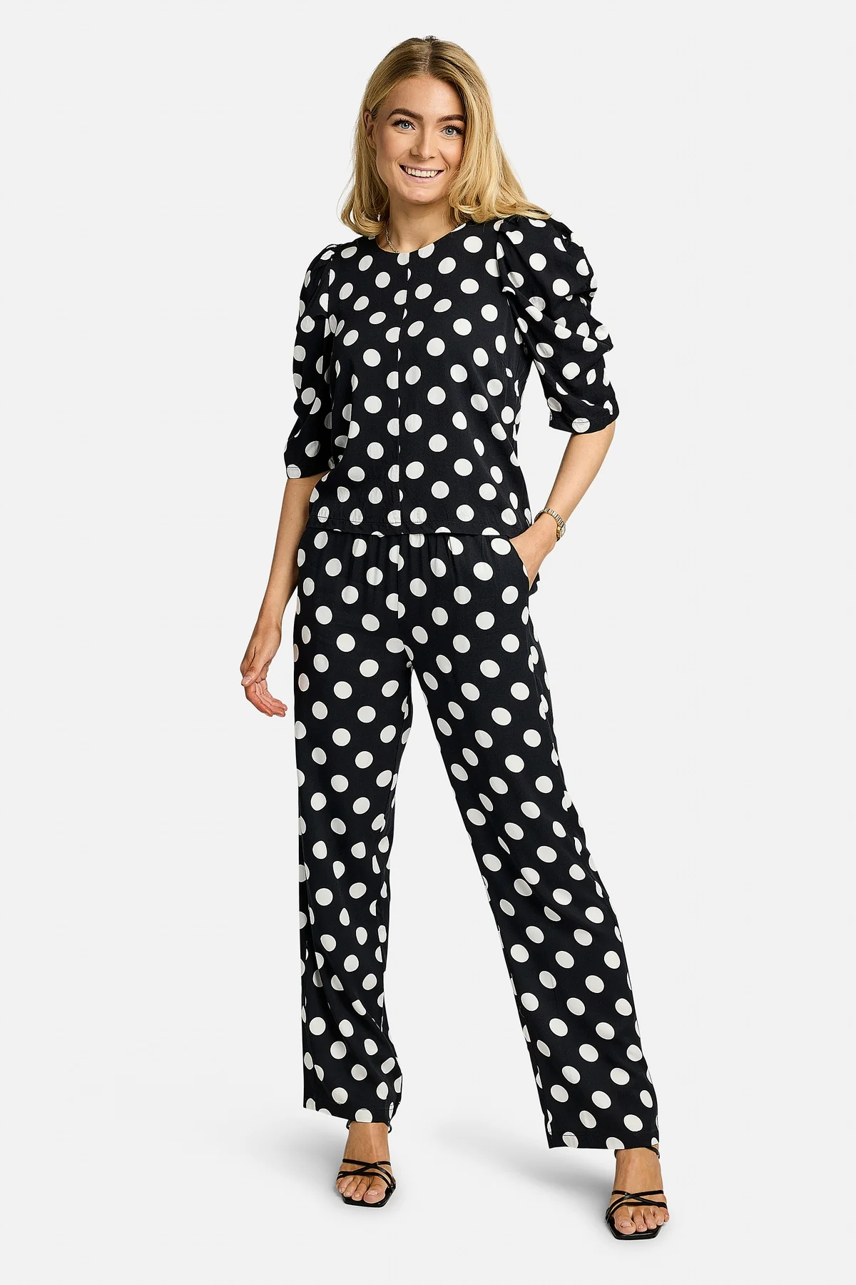 Winnie Blouse | Black White Big Dot | Bluse fra Liberté - Image 9