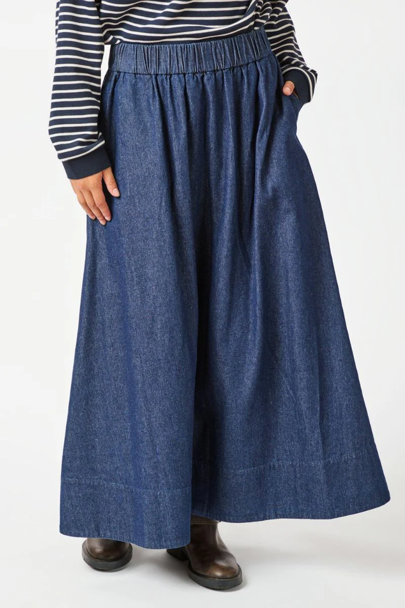 Yara Denim Long Skirt | Dark Blue | Nederdel fra Neo Noir - Image 2