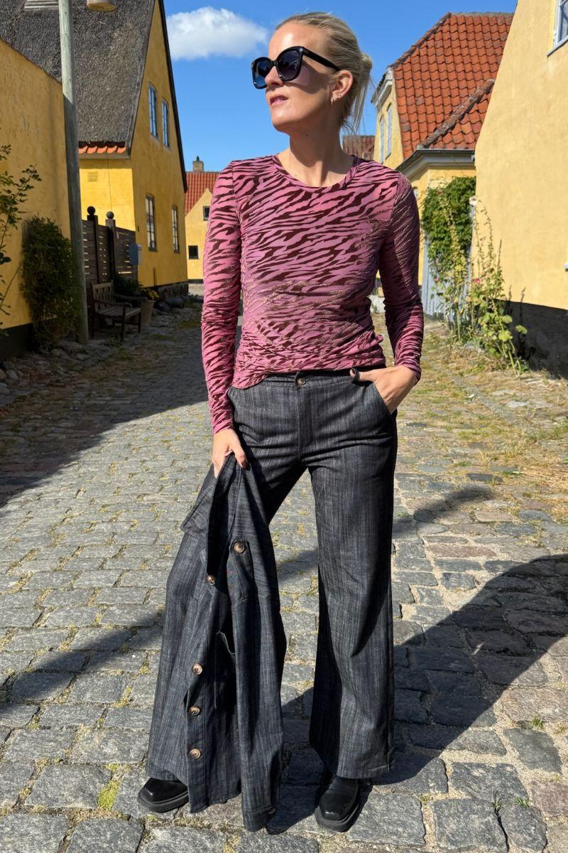 Zenia Mesh Blouse | Berry Rose | Bluse fra Black Colour - Image 5
